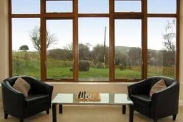 Фото номера Дом с 4 спальнями Дома для отпуска Westport, Co. Mayo - Sleeps 10, Pool Table, ideal holiday base г. Уэстпорт 10