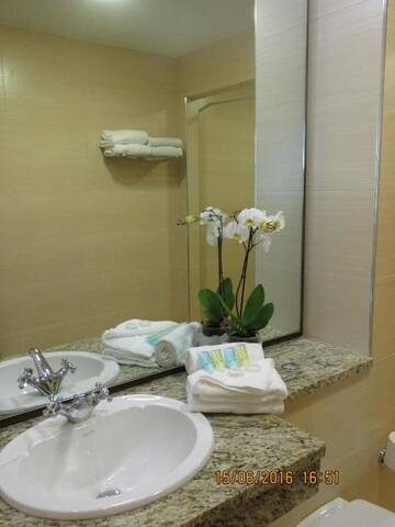 Фото номера Двухместный номер с 1 кроватью Отель Westport Country Lodge Hotel г. Уэстпорт 12