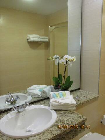 Фото номера Двухместный номер с 1 кроватью Отель Westport Country Lodge Hotel г. Уэстпорт 6