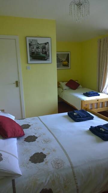 Фото номера Трехместный номер Отели типа «постель и завтрак» Mulberry Lodge B&amp;B г. Уэстпорт 3